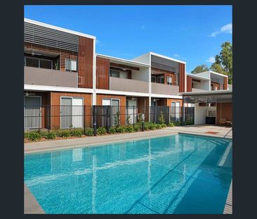 Modern one bedroom unit with courtyard - Photo 4