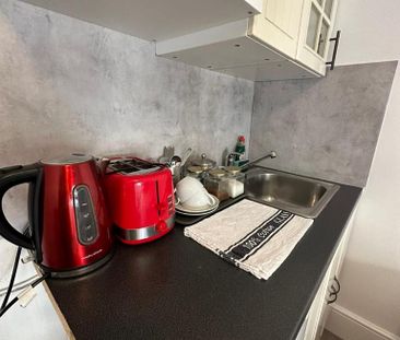 House share to rent - Photo 2