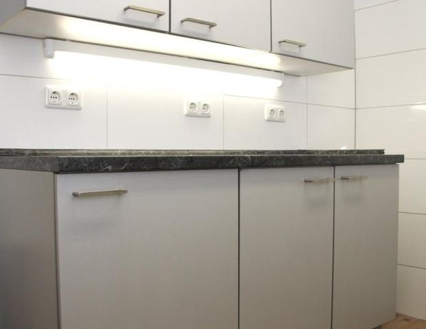 Große 2,5-Zimmer-Souterrain-Wohnung - Photo 1