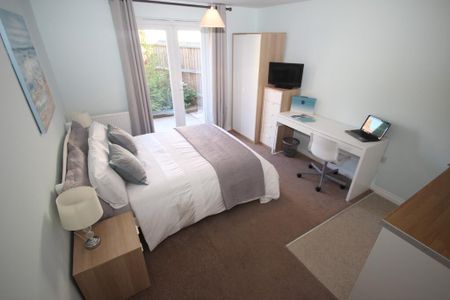 1 bedroom in a house share to rent - Photo 4