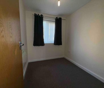 2 bedroom Flat To Let - Photo 3