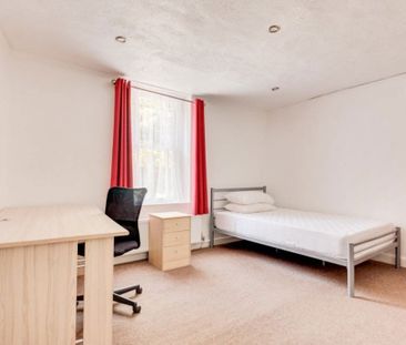£591 p/w (£2,561 pcm) - Photo 6