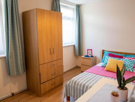 4 bedroom terraced house to rent - Photo 3