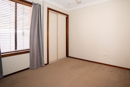 SPACIOUS LIVING AT 13 JEEBA PLACE - Photo 4