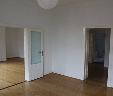 Großzügige 3-Zimmer-Wohnung mit Dielen und Fahrstuhl in der Altstadt zu mieten! - Foto 5