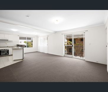 4/70 Wellington Street, Coorparoo, Qld 4151 - Photo 4
