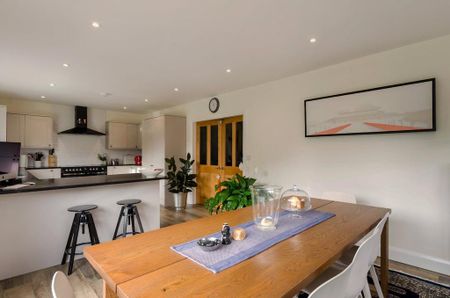 4 bedroom detached house to rent - Photo 4