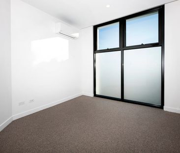 Modern Living in the Heart of Bentleigh - Photo 4