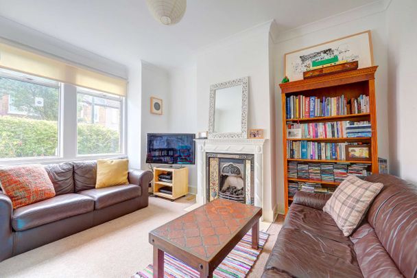 Bronson Road, West Wimbledon, SW20, London - Photo 1