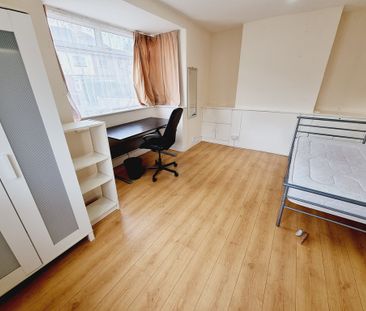 4 Bed Student Accommodation - Photo 5