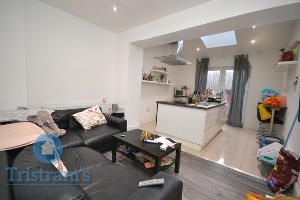 4 bed Semi-Detached House for Rent - Photo 1