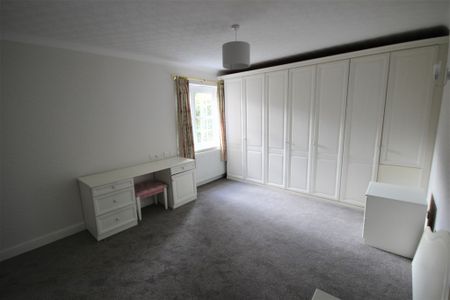 2 bedroom apartment to let - Photo 4