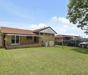 Refurbished Home with Spacious Yard in Prime Wishart Location - Photo 3