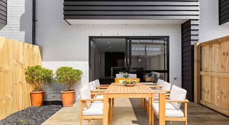 Stunning Modern Townhouse - Photo 5