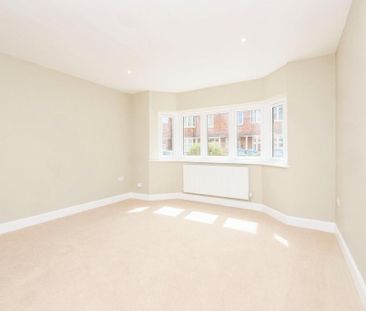 4 bedroom semi-detached house to rent - Photo 3