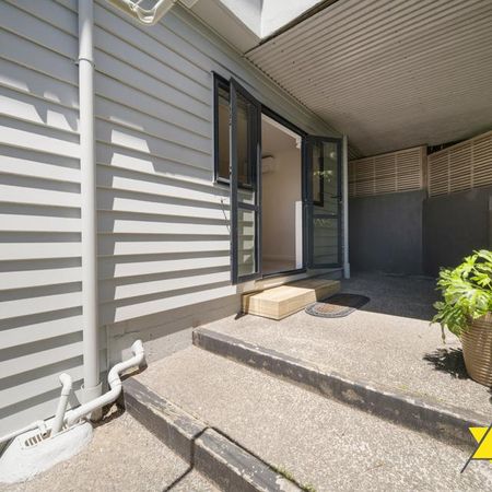 Modern 1-Bedroom Home with Private Courtyard in Prime Orakei Location - Water & Electricity Included - Photo 3