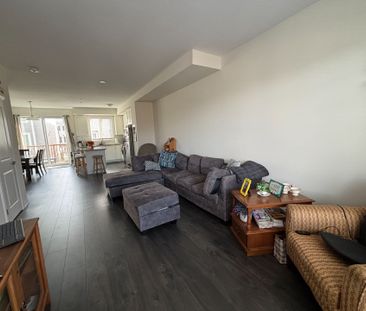 For Lease - 18 Hibiscus Lane, Hamilton, Ontario - Photo 5