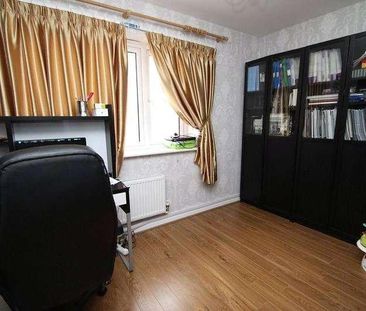 Egbert Close, Hornchurch, RM12 - Photo 2