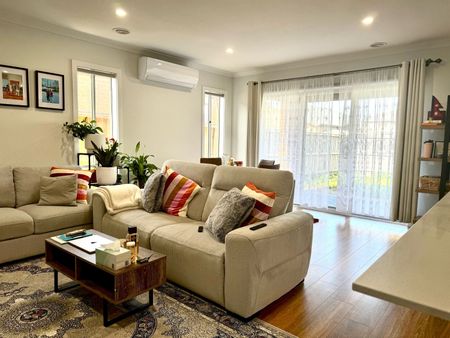Cranbourne East - Photo 2