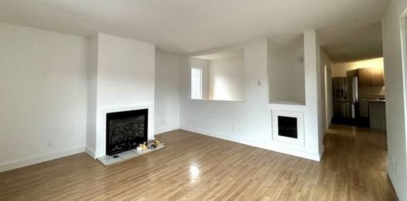 Unfurnished room in a 3 bed, 2 bath - Photo 2