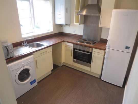 2 bedroom Flat To Let - Photo 1