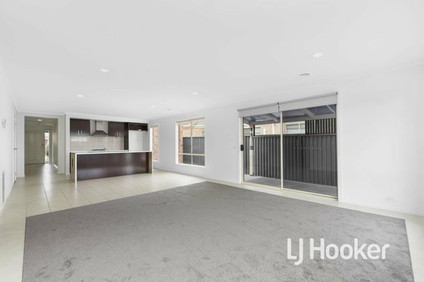 Fresh 3 Bedroom - Photo 1