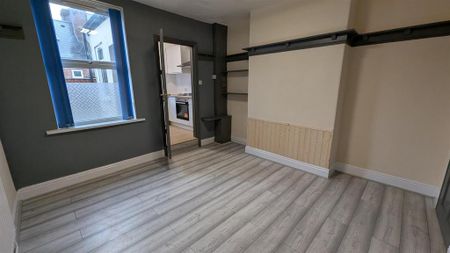 3 bedroom terraced house to rent - Photo 3