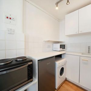 Studio to rent - Photo 2