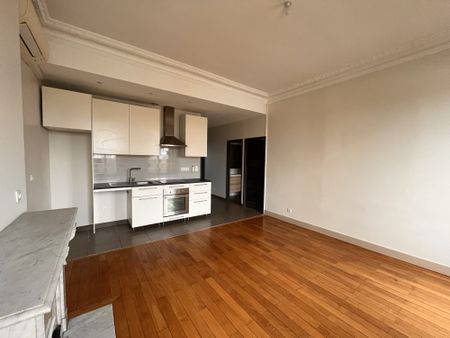 Location Appartement 4 pièces 80m² LYON 2ème - Photo 4