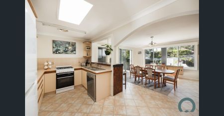 FAMILY HOME WITH RESORT-STYLE ENTERTAINING - Photo 2