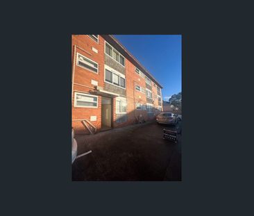 Modern ONE bedroom in an amazing location! - Photo 6