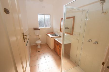 STUDIO APARTMENT OPPOSITE THE ST KILDA MARINA. - Photo 4