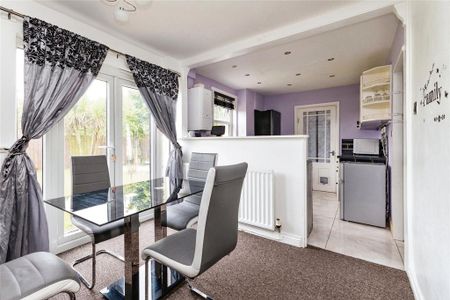 3 bedroom semi-detached house to rent - Photo 2