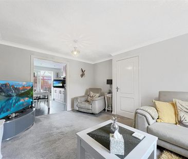 4 bedroom detached house to rent - Photo 2