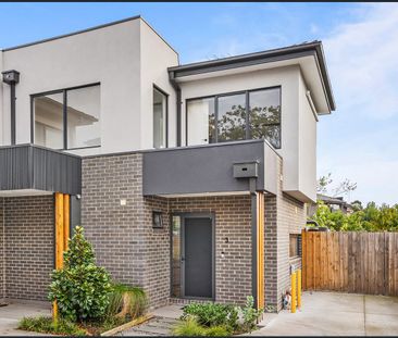 Spectacular Townhouse! - Photo 6