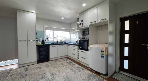 Renovated Large Brick 3brm Duplex House - Photo 1