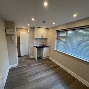 horley 0 bedroom house share to rent - Photo 2