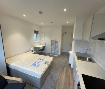 Studio Flat, Wycombe Gardens, NW11 - Photo 2