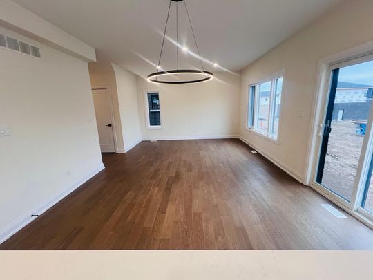 For Lease - 6458 Sunshine Common, Niagara Falls, Ontario - Photo 1