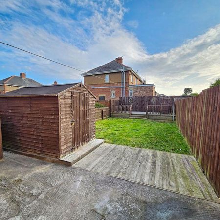 2 bed terraced house to rent in NE12 - Photo 2