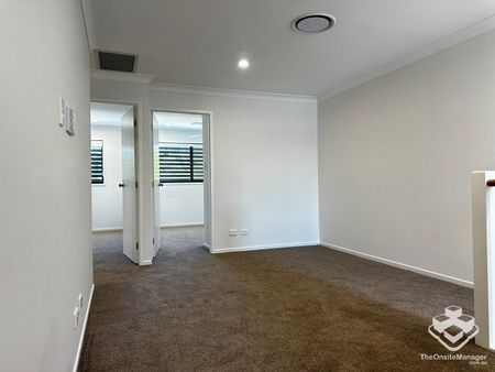 BRAND NEW ULTA MODERN LUXURY 3 BEDROOM TOWNHOUSE WITH DUCTED AIR-CON - First 2 Week Rent Free - Photo 4