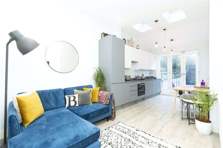 One bedroom garden flat in an excellent Islington location just moments from Upper Street. - Photo 3