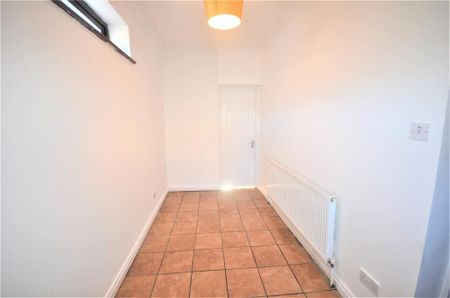 5 bedroom end of terrace house to rent - Photo 3