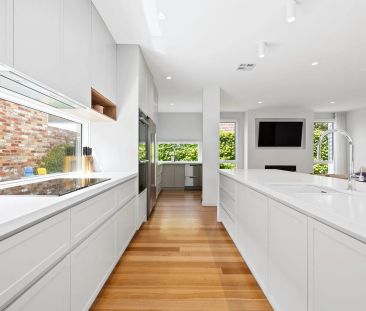 LUXURIOUS FAMILY LIVING IN THE HEART OF PARKDALE! - Photo 5