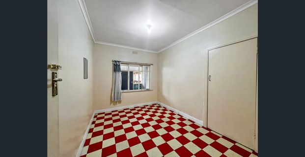 Large Home easy access to everything! - Photo 1