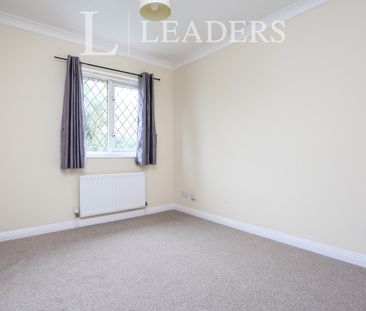 3 bedroom house to rent Lorne Gardens, Knaphill, Woking, GU21 - Photo 3