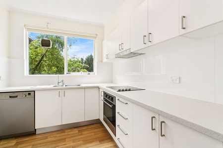 Beautiful Two Bedroom Apartment in Coogee with Parking - Photo 2