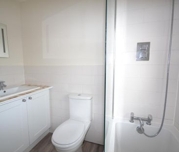 3 bedroom end of terrace house to rent - Photo 2