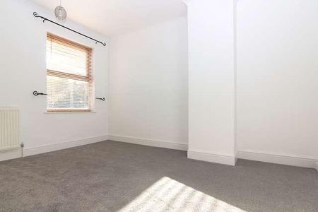 Just Refurbished! A Spacious Victorian Terraced Home With Large Double Bedrooms In New Bradwell, MK13 - Photo 5