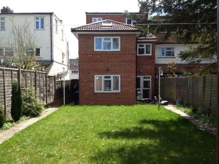 3 bedroom flat to rent - Photo 2